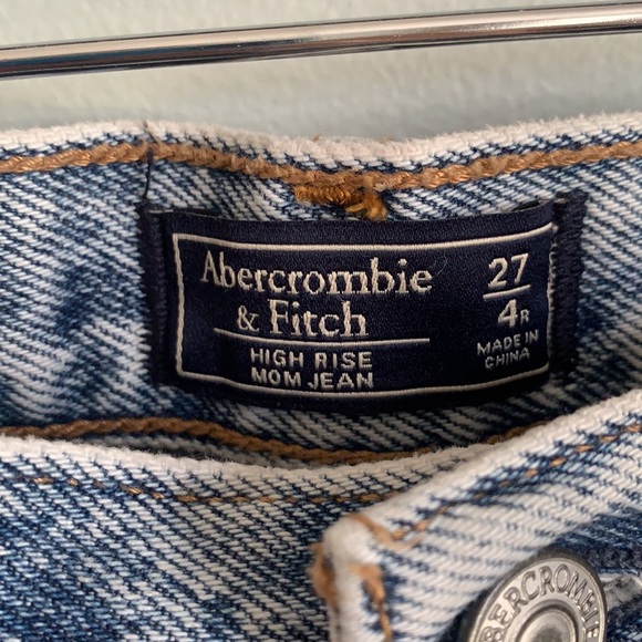 Abercrombie & Fitch High Rise Mom Jeans Acid Wash - Picture 6 of 9